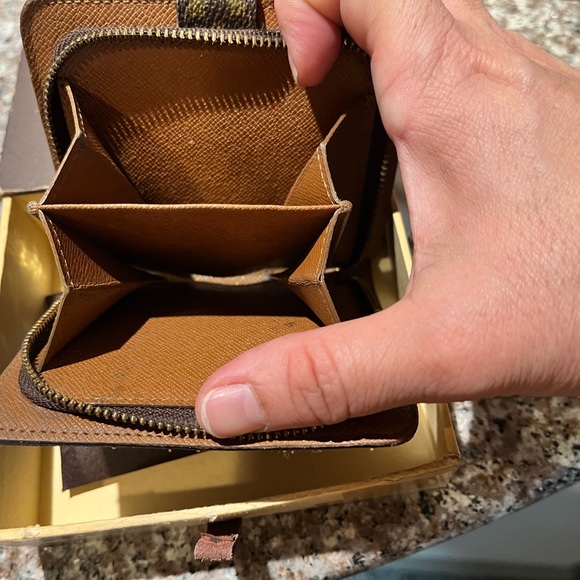 Women LV used wallet - Picture 5 of 9